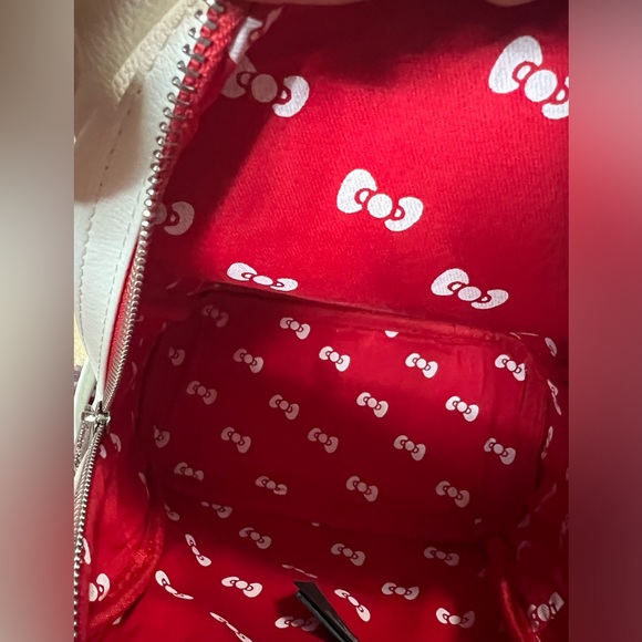 Yellow kitty backpack. - Picture 4 of 8